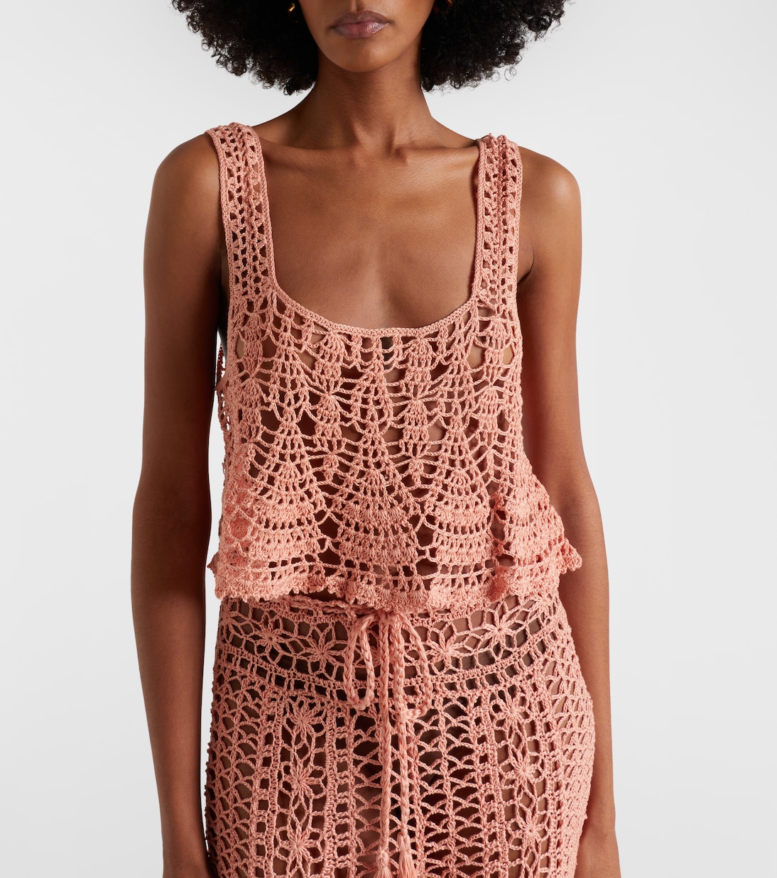 Cropped-Top Cotillion aus Häkelstrick | Anna Kosturova