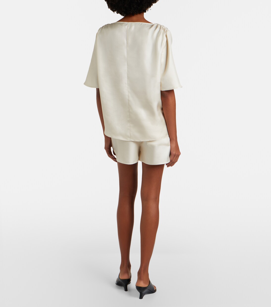 Cabo silk satin shorts | Loulou de Saison