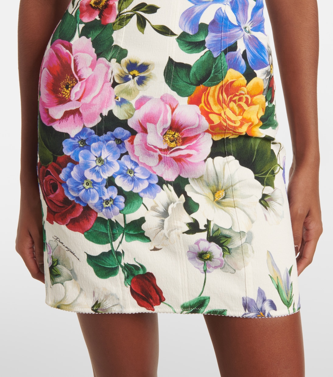 فستان قصير بطبعات الورود | Dolce&Gabbana