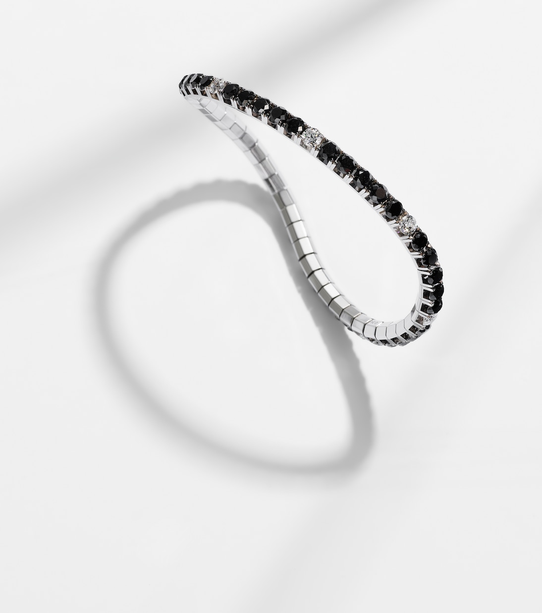 18kt white gold tennis bracelet with diamonds | Bucherer Fine Jewellery