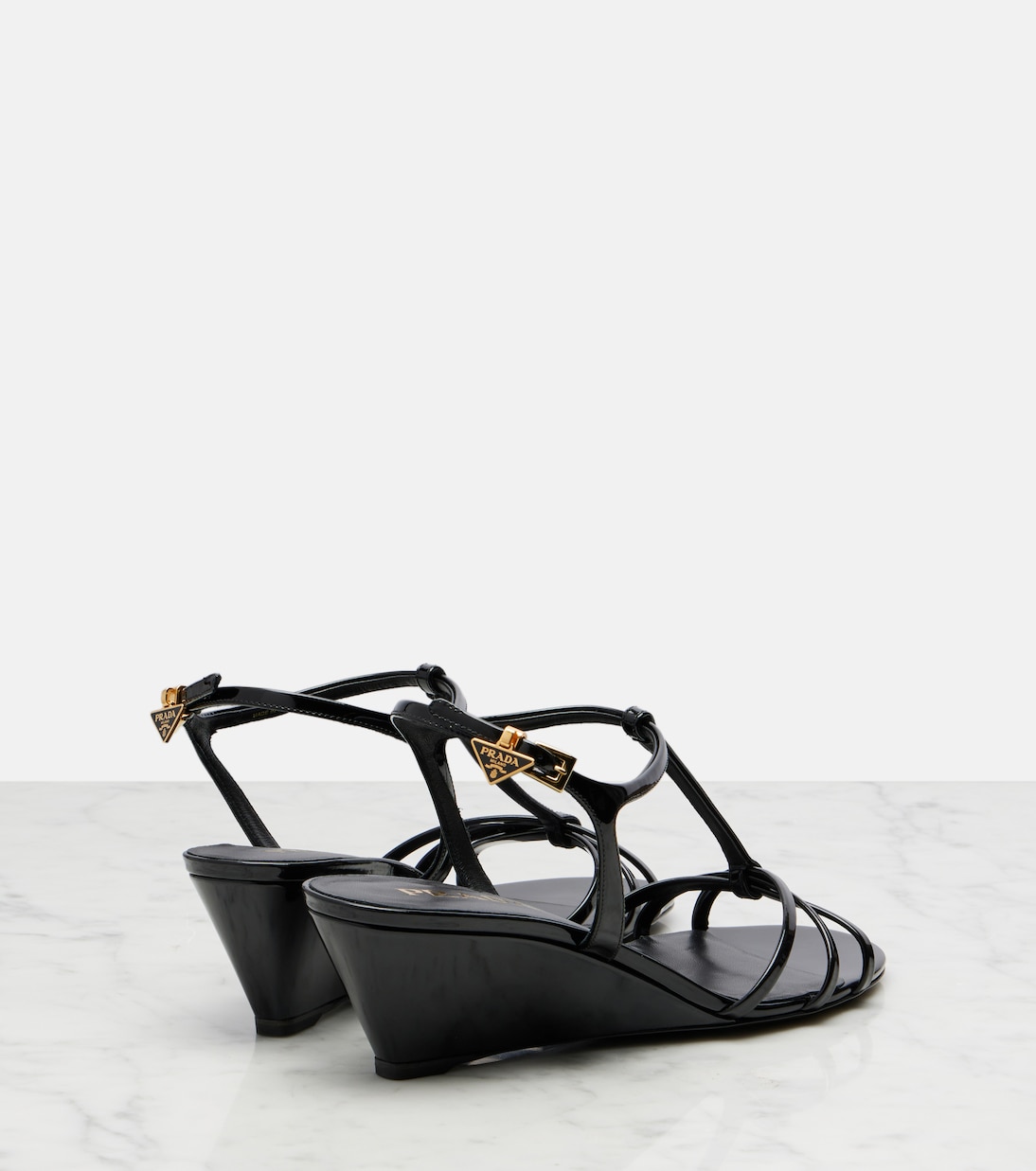 Wedge-Sandalen aus Lackleder | Prada