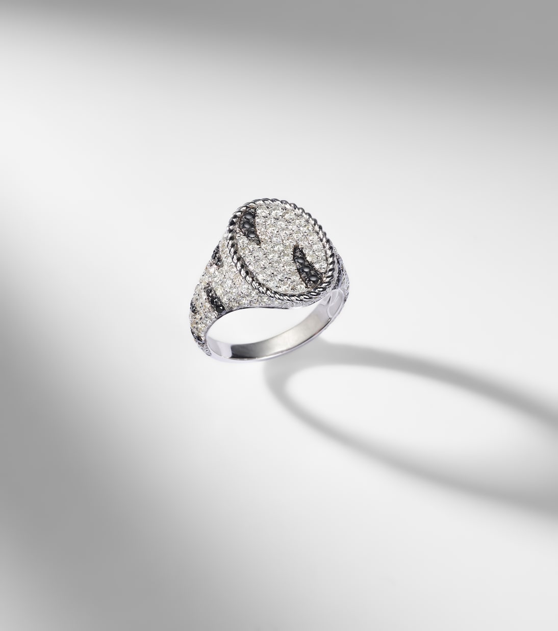 Bague d'auriculaire Zèbre en or blanc 18 ct et diamants | Yvonne Léon