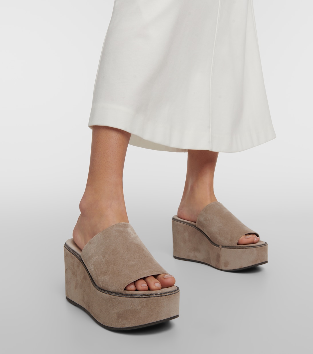 Verzierte Wedge-Pantoletten aus Veloursleder | Brunello Cucinelli