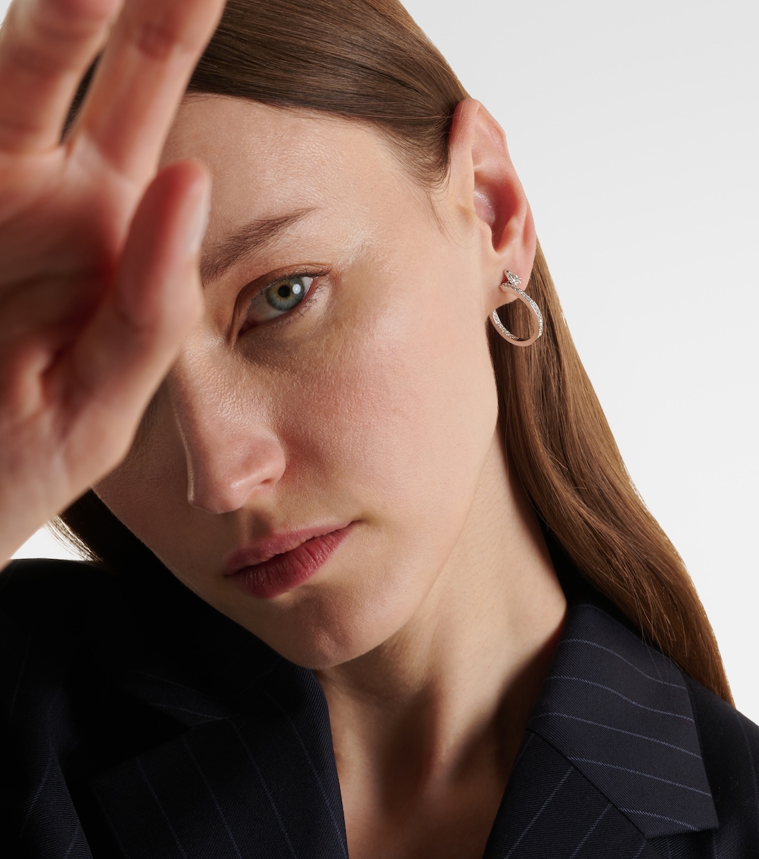 Boucle d'oreille unique Serti Sur Vide en or blanc 18 ct et diamants | Repossi