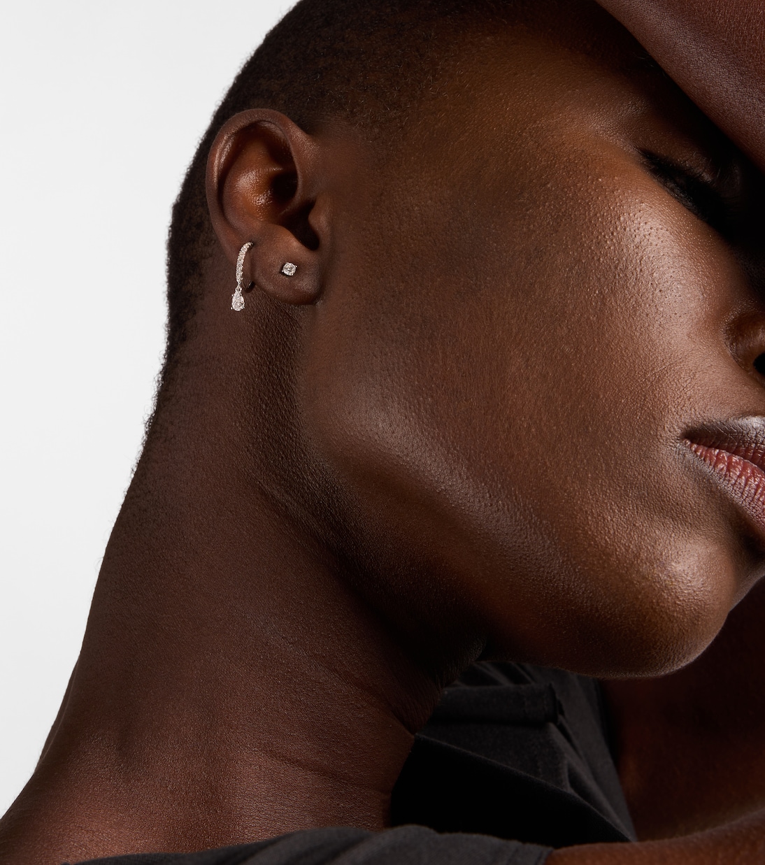 18kt white gold stud earrings with diamonds | Anita Ko