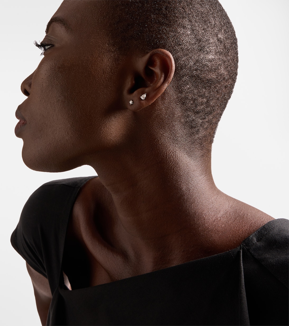 18kt white gold stud earrings with diamonds | Anita Ko