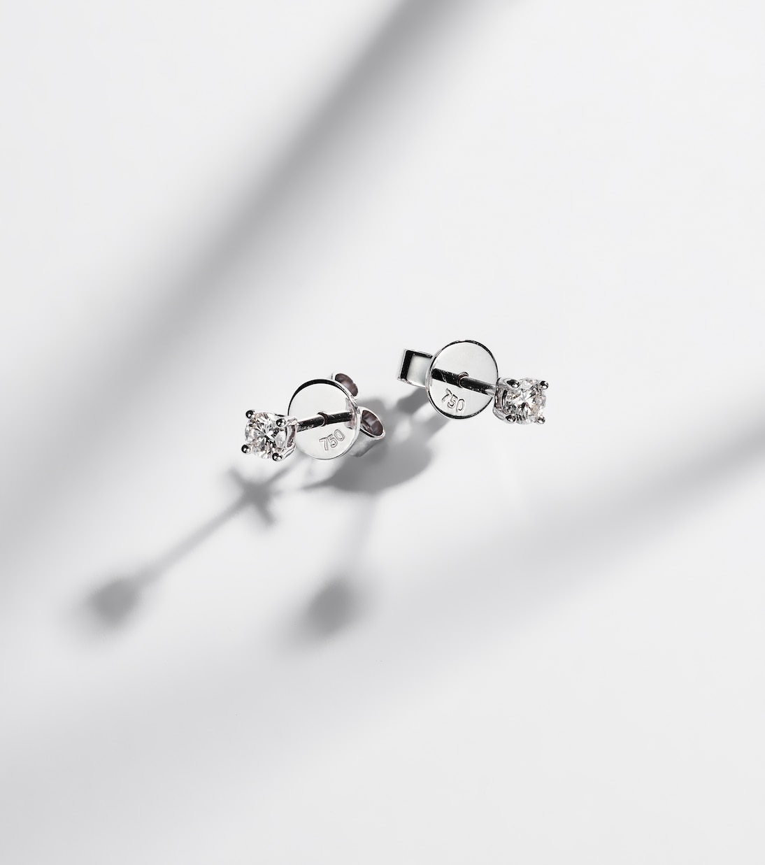 18kt white gold stud earrings with diamonds | Anita Ko