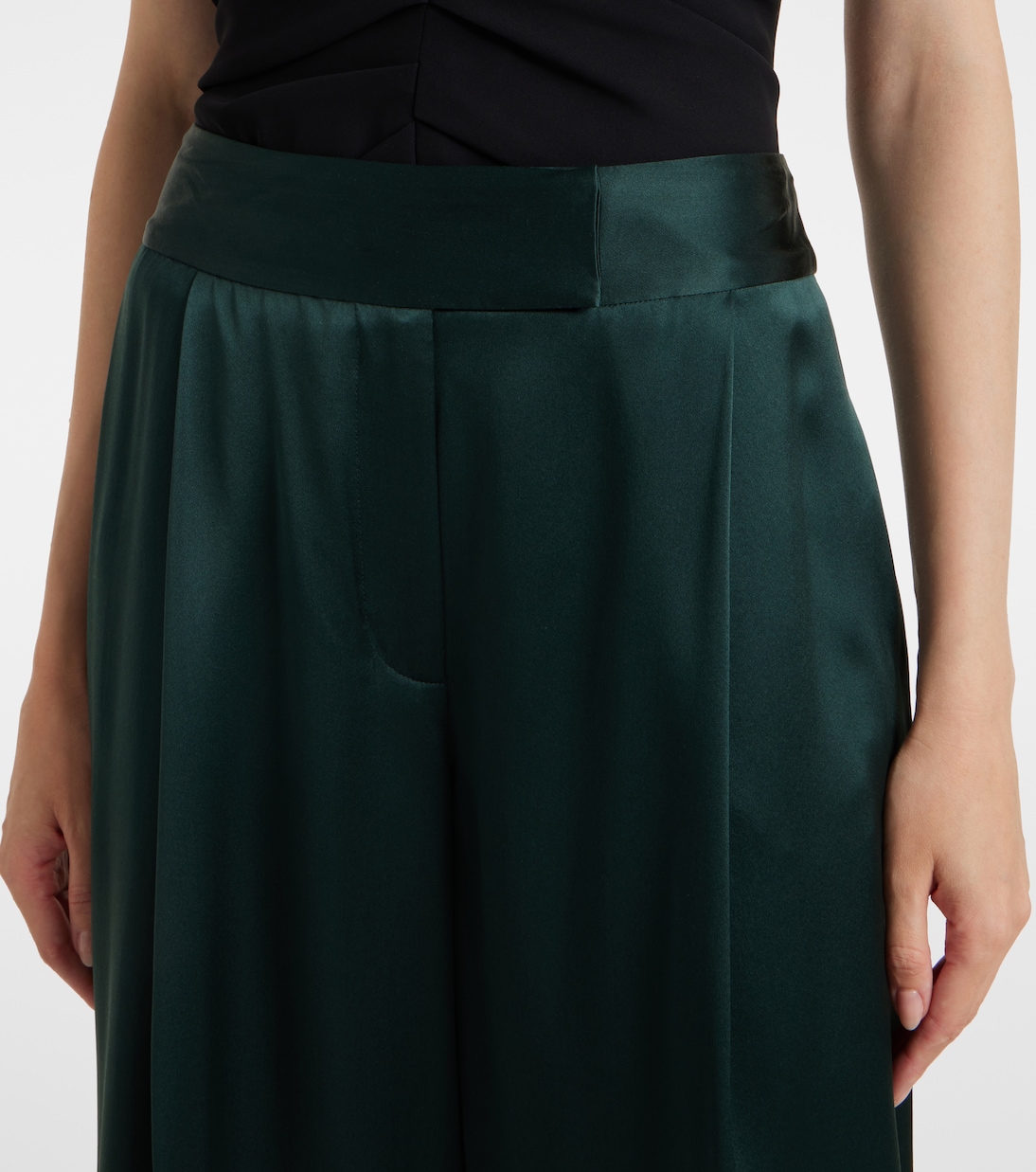 Weite Hose aus Seidensatin | The Sei