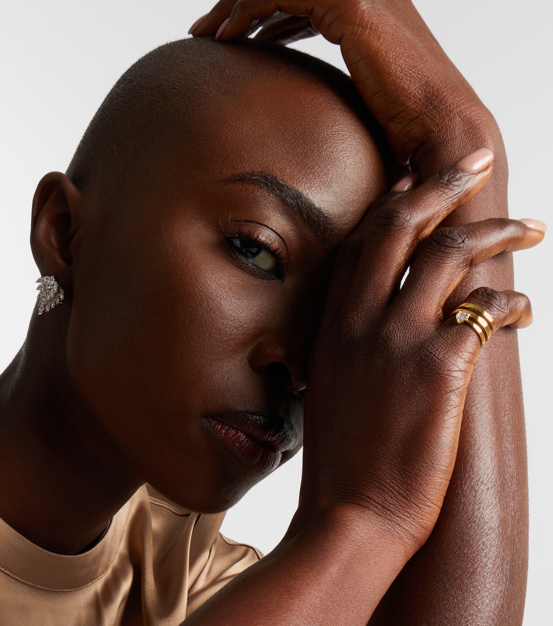 Bague Coil en or jaune 18 ct (750/1000) et diamants | Anita Ko