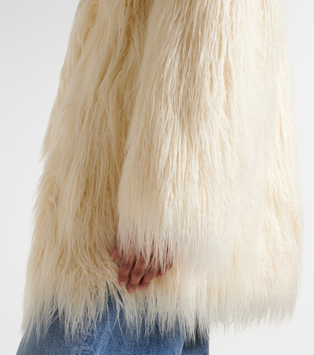 Mantel Liza aus Faux Fur | The Frankie Shop