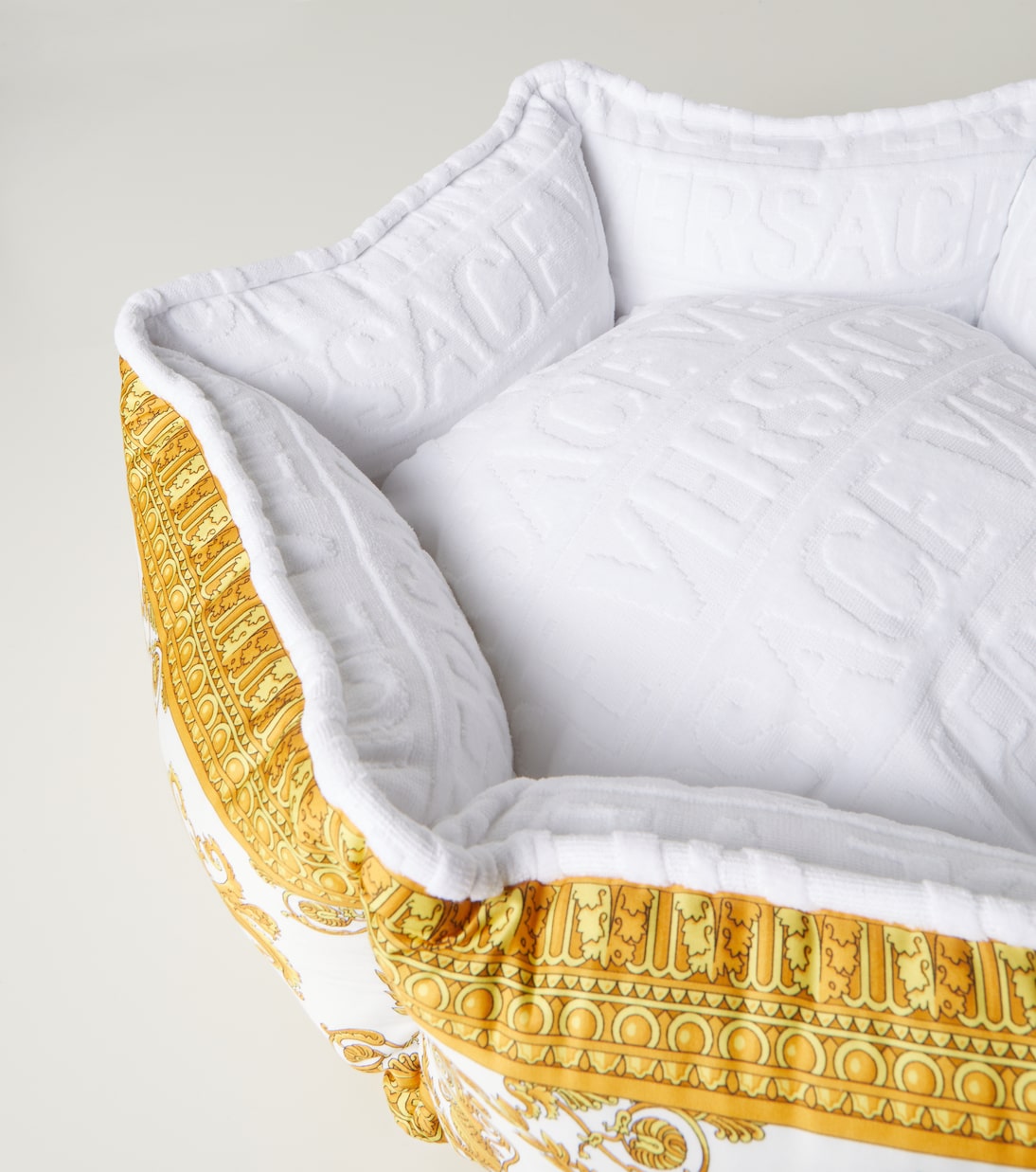I ♡ Baroque dog bed | Versace Home