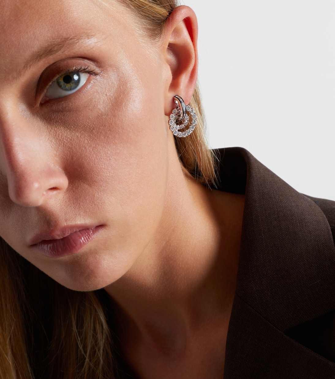 Boucles d’oreilles Diana en or blanc 18 ct, émail et diamants | Kamyen