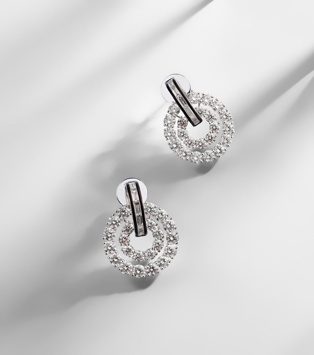 Boucles d’oreilles Diana en or blanc 18 ct, émail et diamants | Kamyen