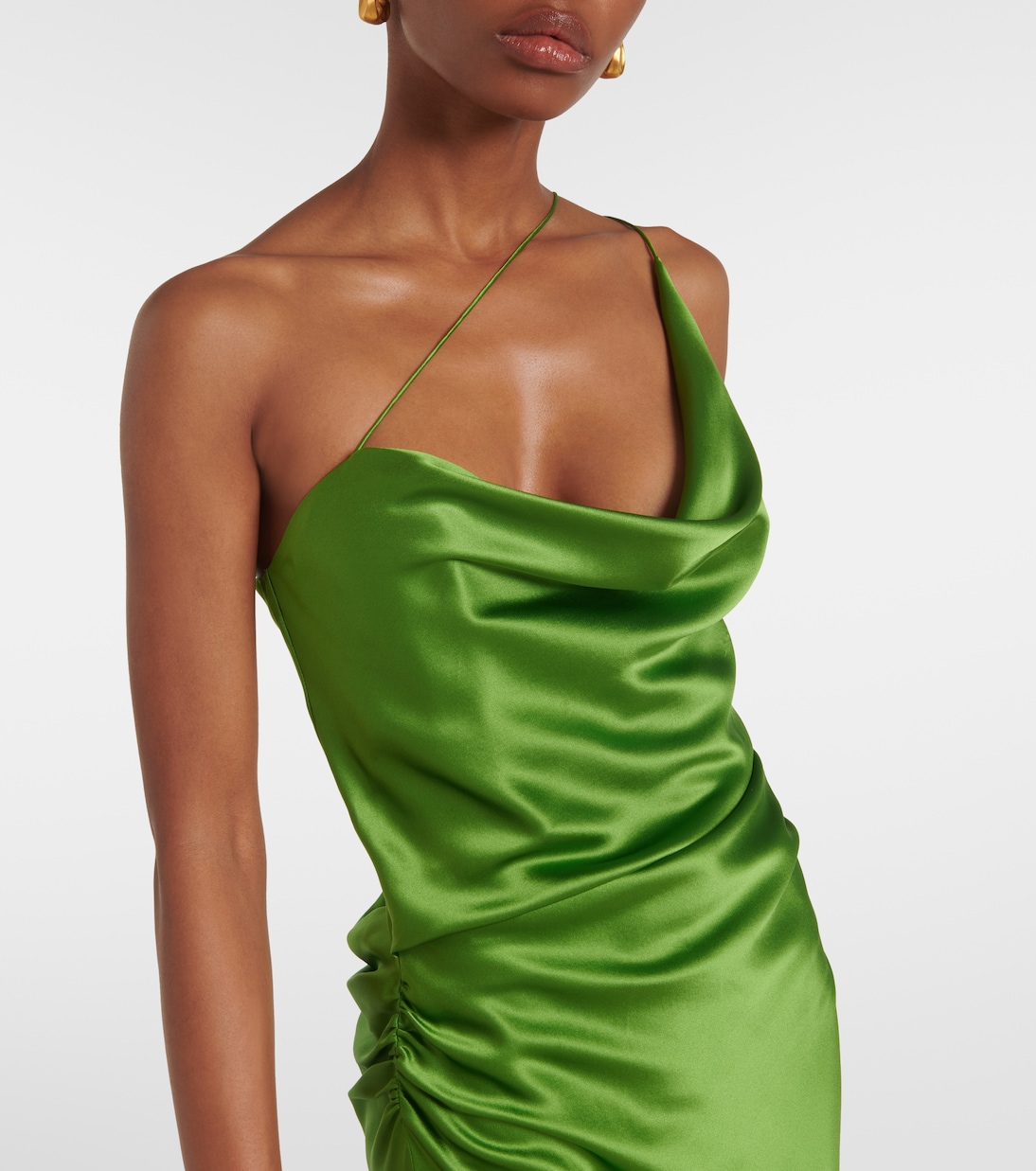 One-Shoulder-Robe aus Seidensatin | The Sei