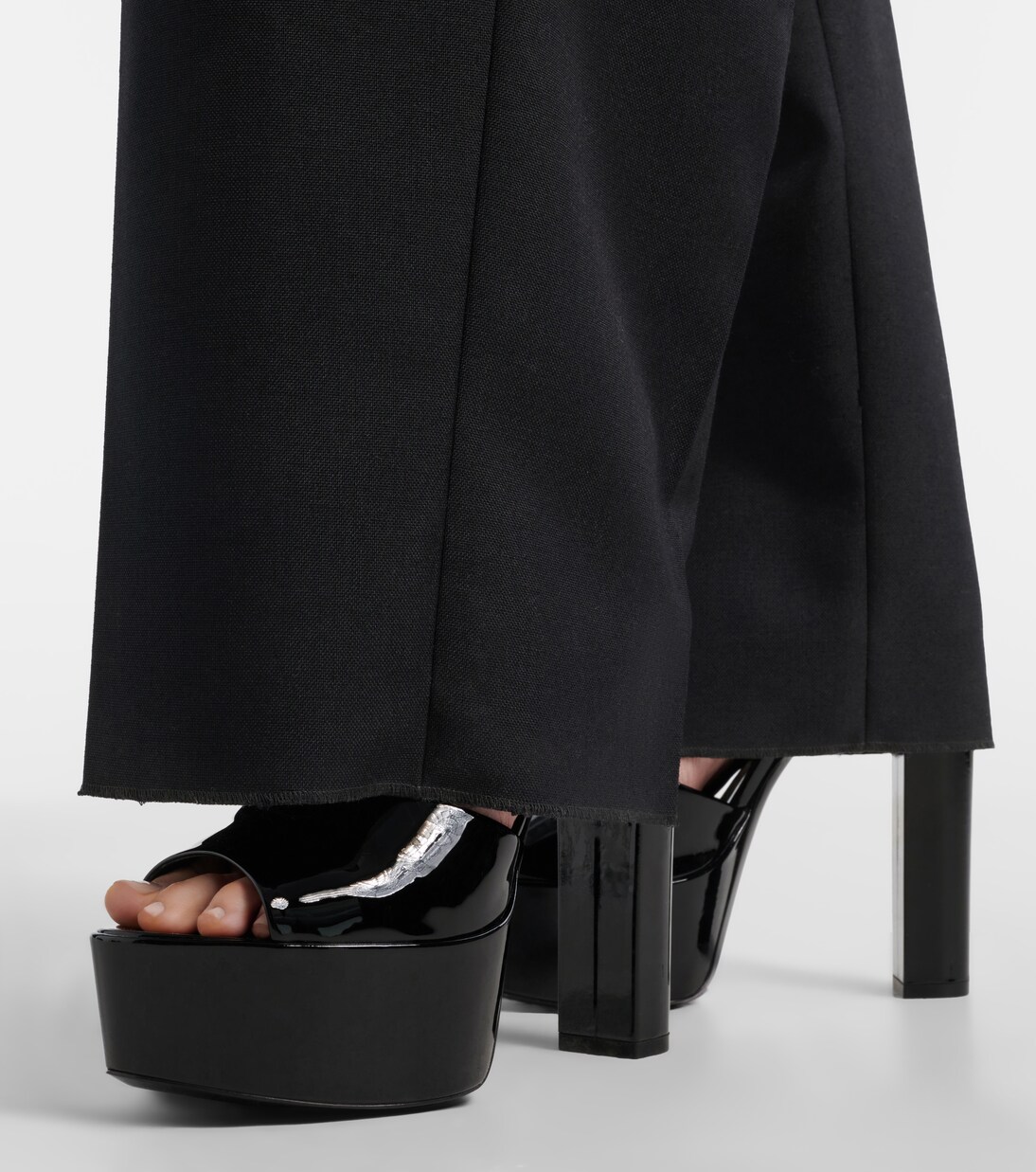 Jodie 145 patent leather platform sandals | Saint Laurent