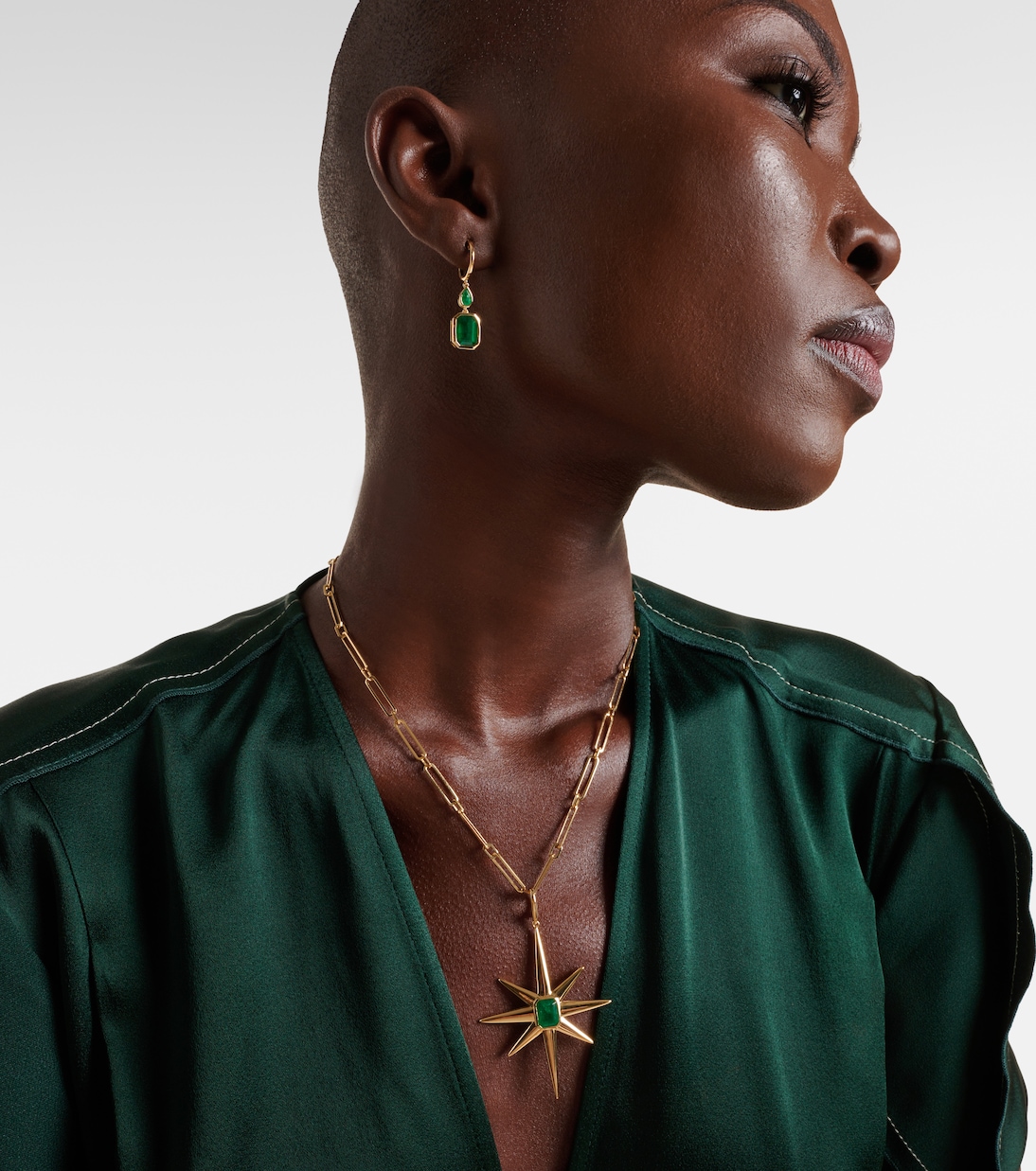 Starburst 18kt gold necklace with emerald and diamonds | Shay Jewelry