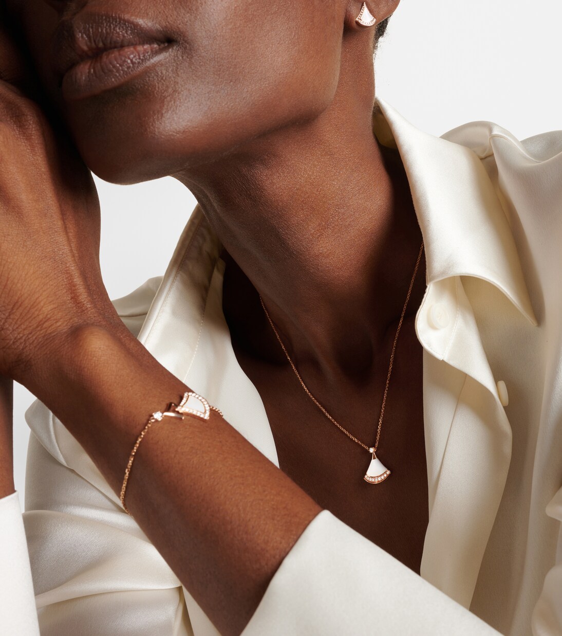Divas' Dream 18kt rose gold necklace with mother-of-pearl diamonds | Bvlgari