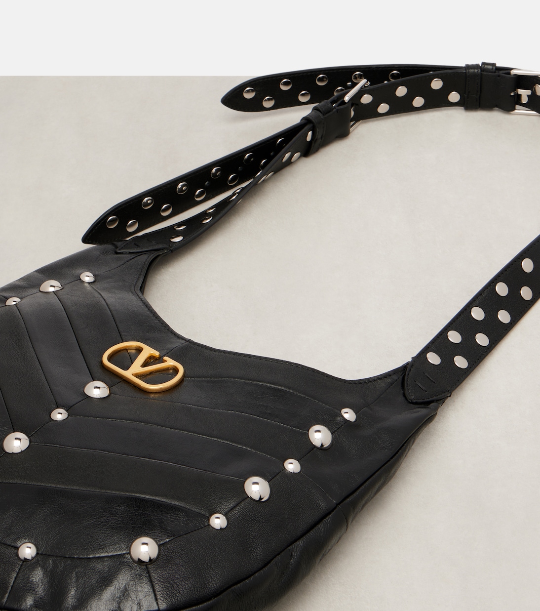 Medium studded leather shoulder bag | Valentino Garavani