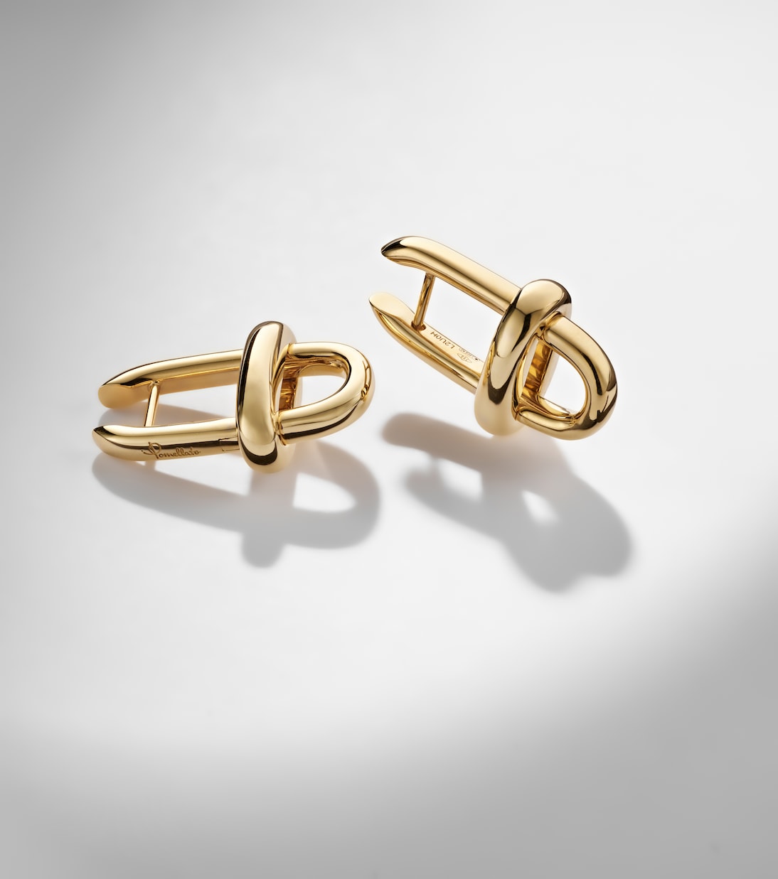 Iconica 18kt gold earrings | Pomellato
