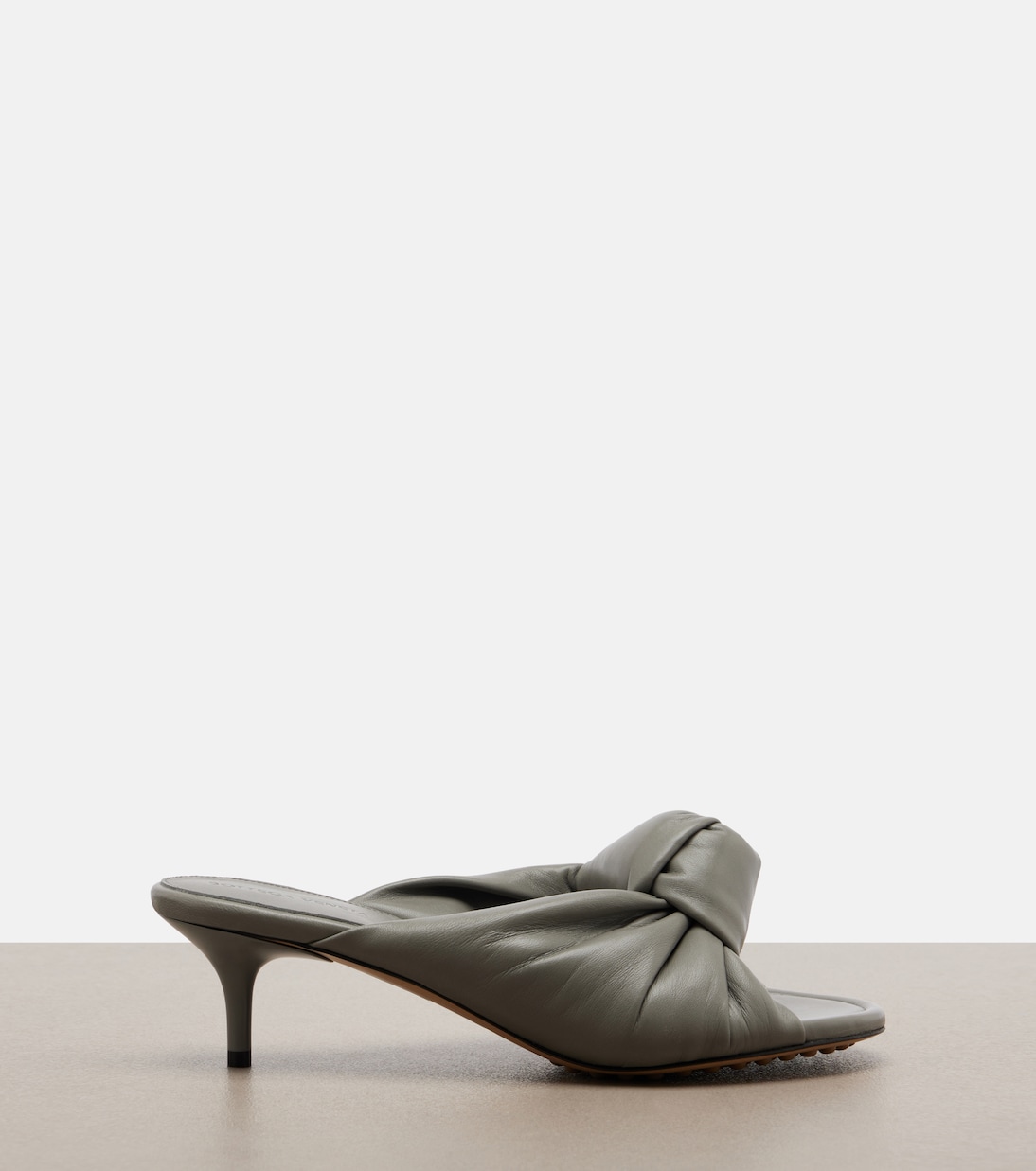 Pantoletten Cherry Knot aus Leder | Bottega Veneta