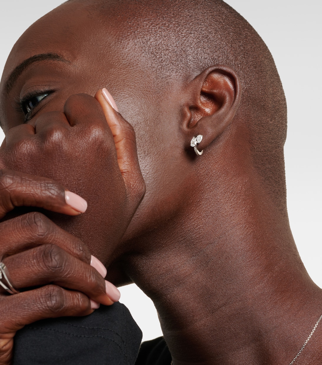 Orecchino singolo Serti Sur Vide in oro bianco 24 kt con diamanti | Repossi