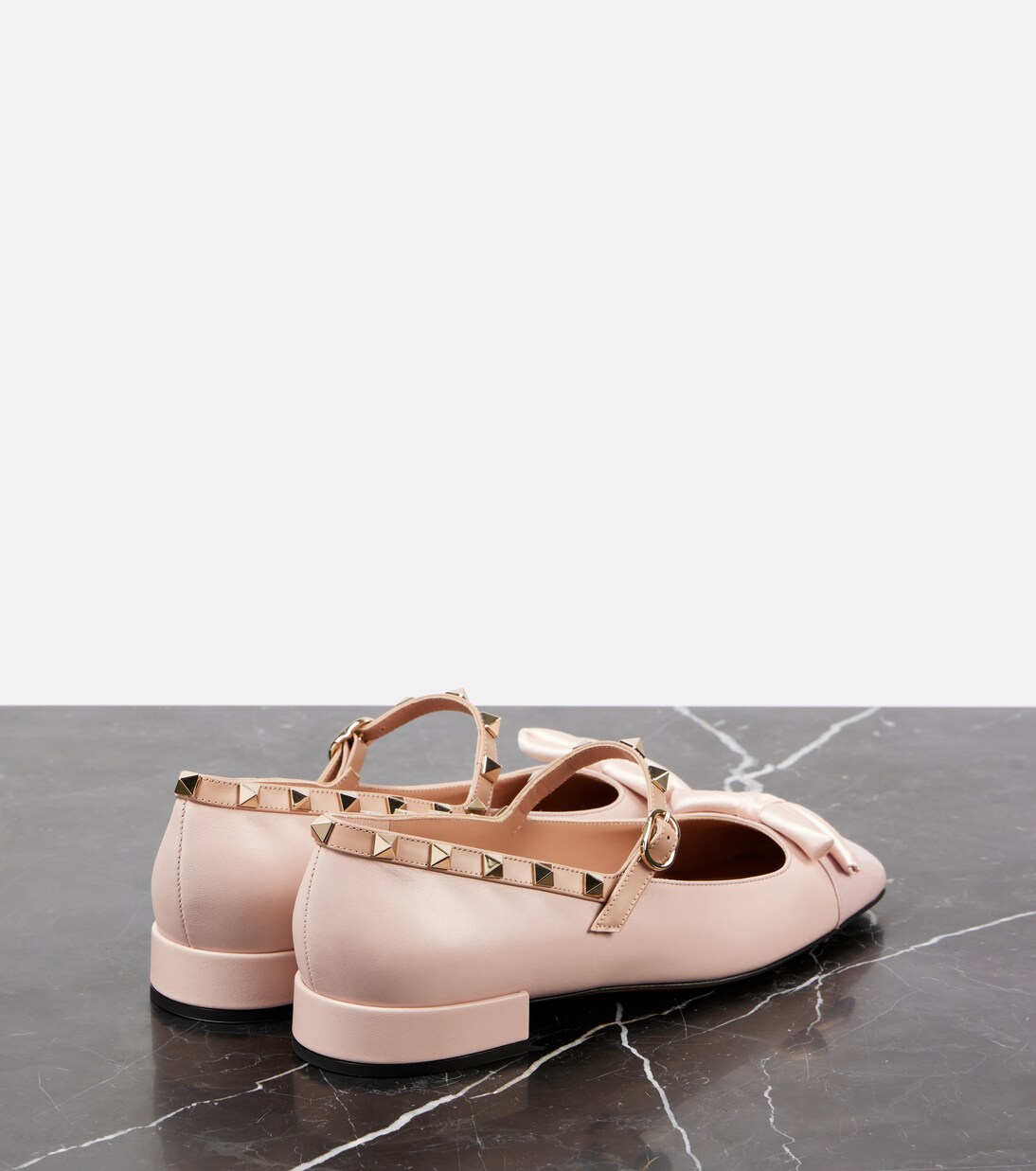 Mary-Jane-Ballerinas Rockstud Bow mit Lackleder | Valentino Garavani