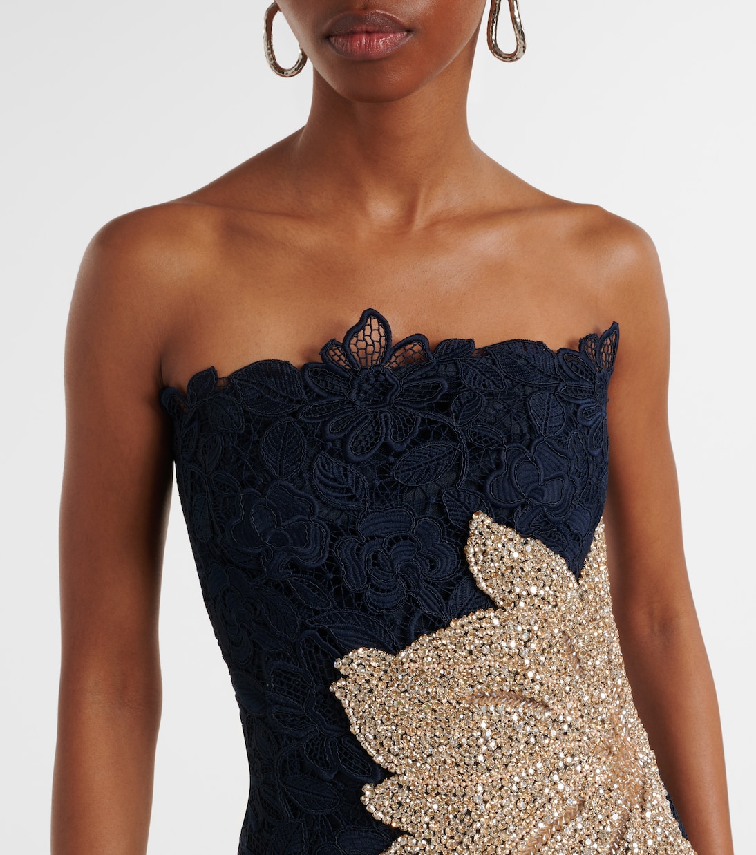 Verzierte Robe Mariela aus Spitze | Costarellos