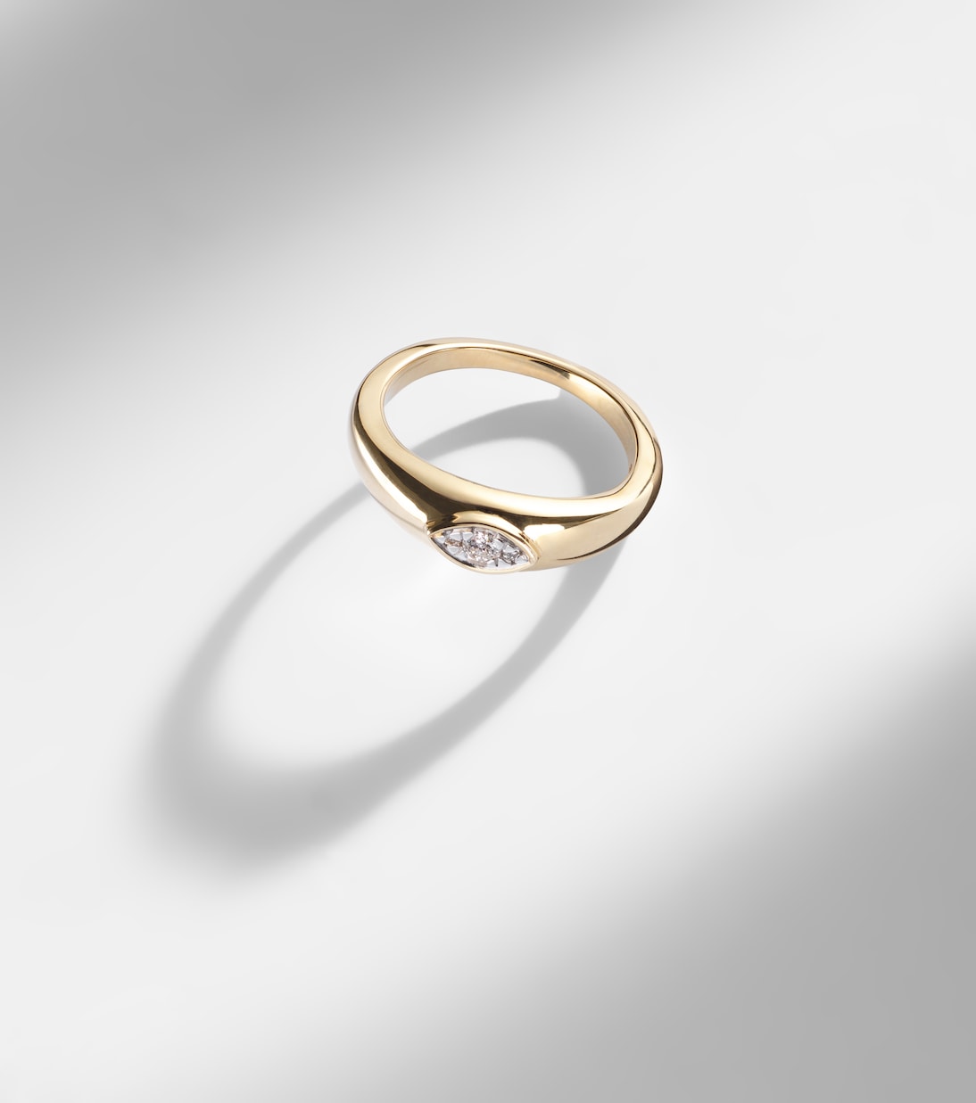 Anillo Muse de oro de 10 ct con diamantes | Stone and Strand