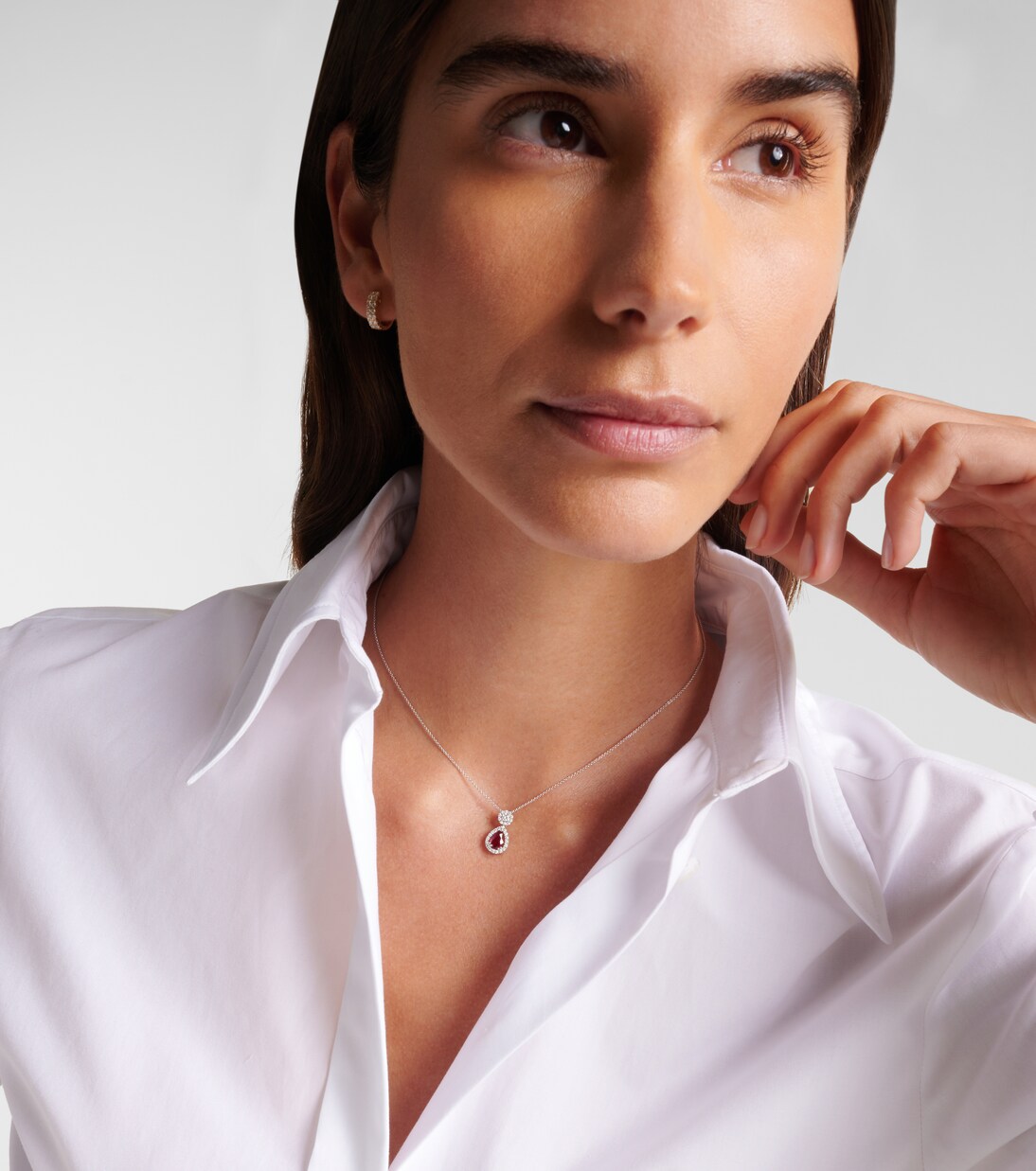 Collar con colgante Classics de oro blanco de 18 ct con rubí | Bucherer Fine Jewellery