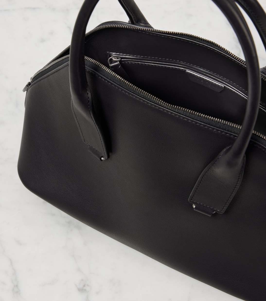 Sac Devon Medium en cuir | The Row