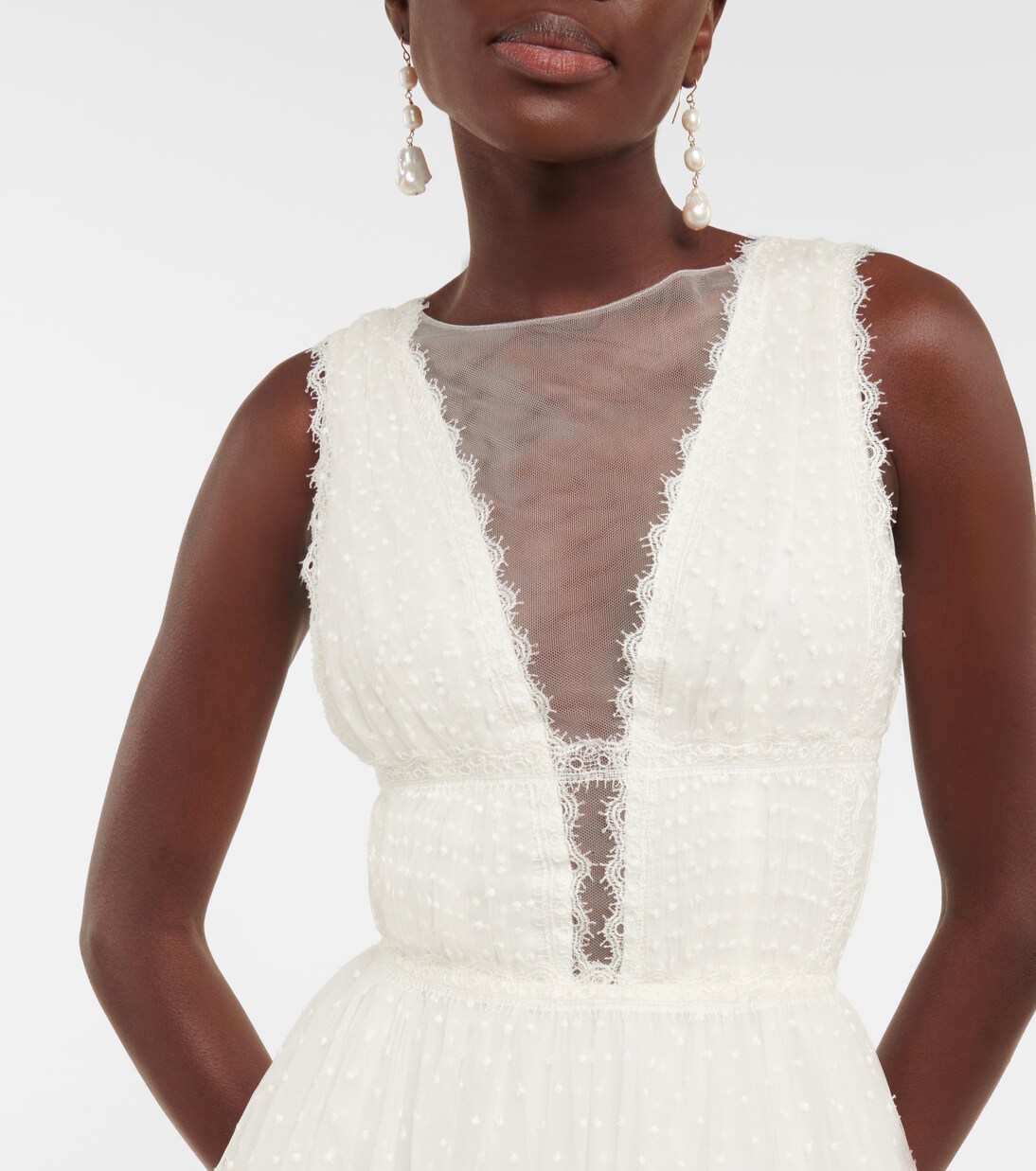 Robe longue de mariée en tulle | Costarellos