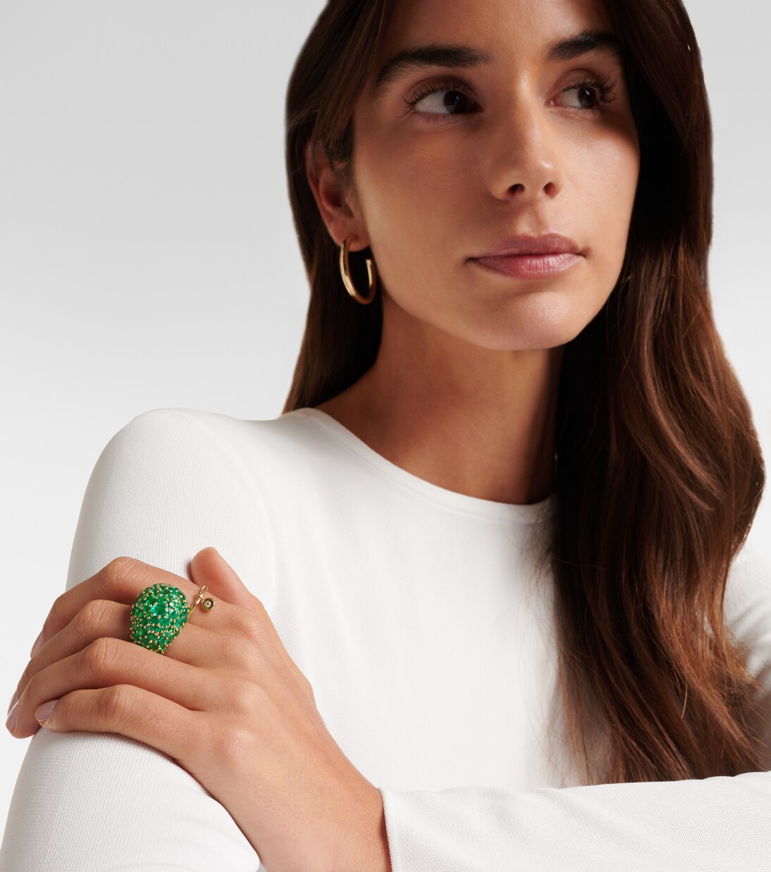 Anillo Earth Dome de oro de 18 ct con esmeraldas | Octavia Elizabeth