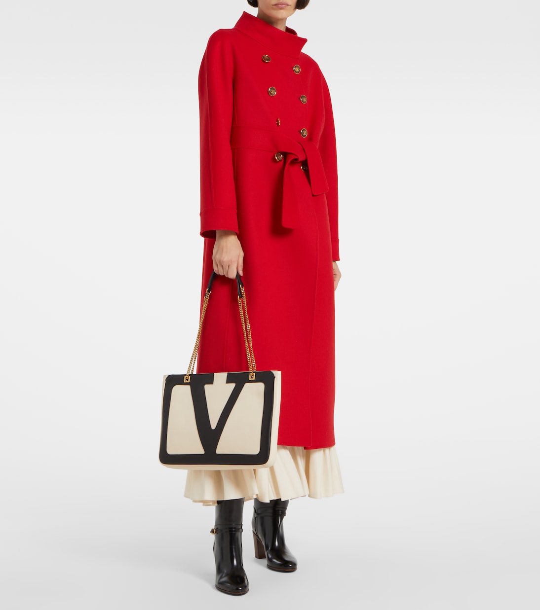 Viva Superstar Medium leather shoulder bag | Valentino Garavani