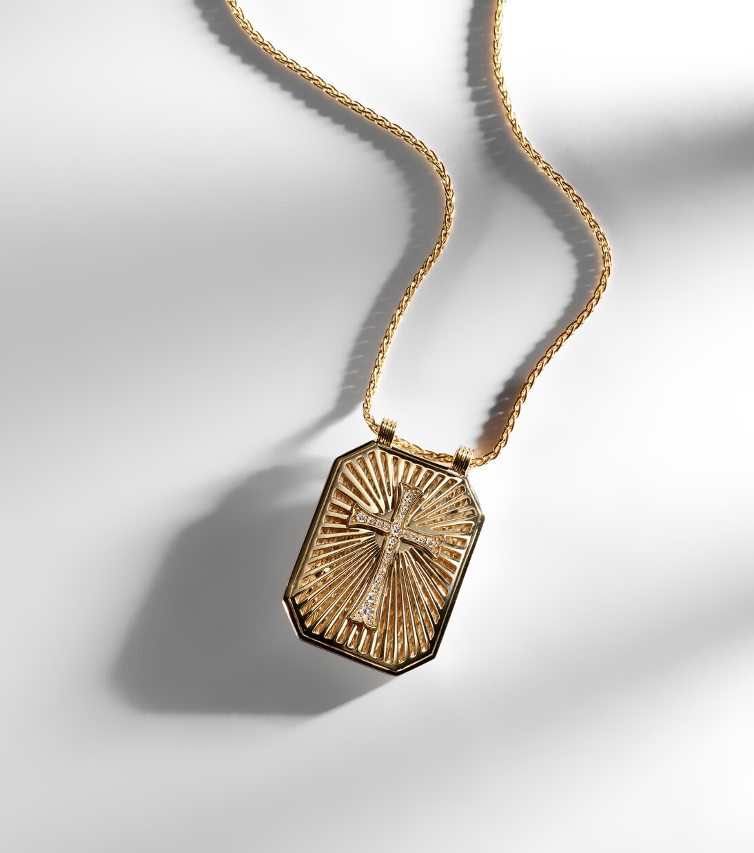 Cross 18kt gold pendant necklace with diamonds | Marie Lichtenberg