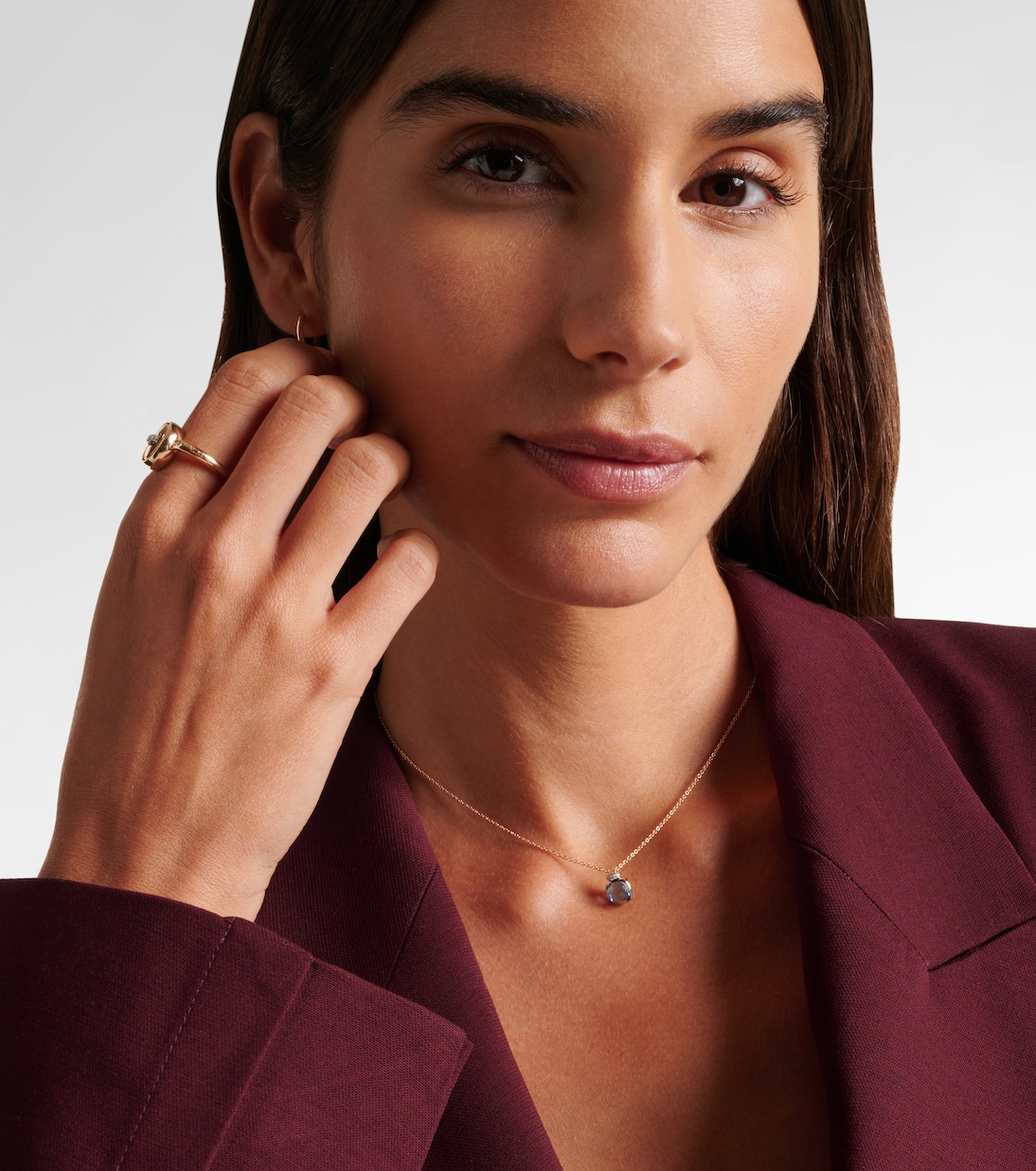 Nudo Mini 18kt rose gold (750/1000) necklace with topaz and diamonds | Pomellato