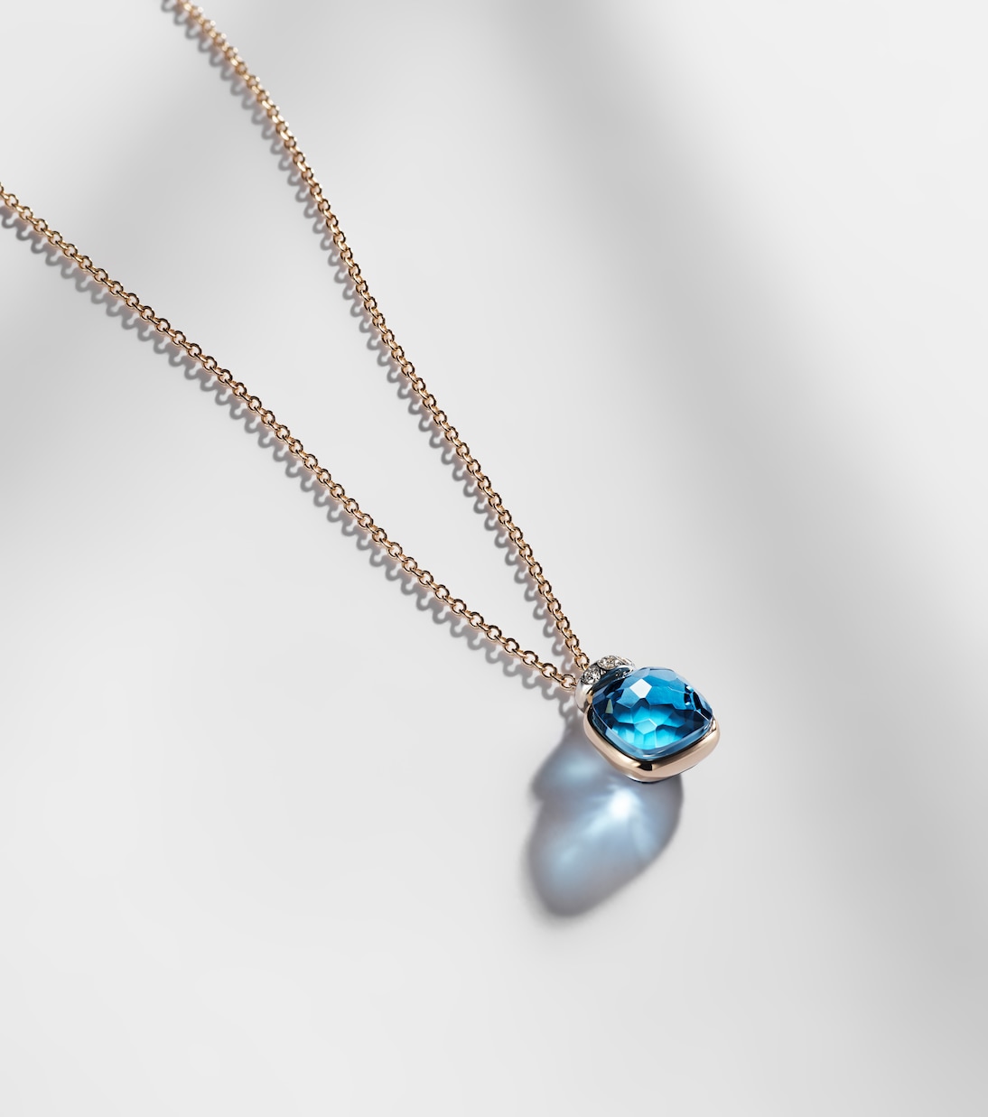 Nudo Mini 18kt rose gold (750/1000) necklace with topaz and diamonds | Pomellato