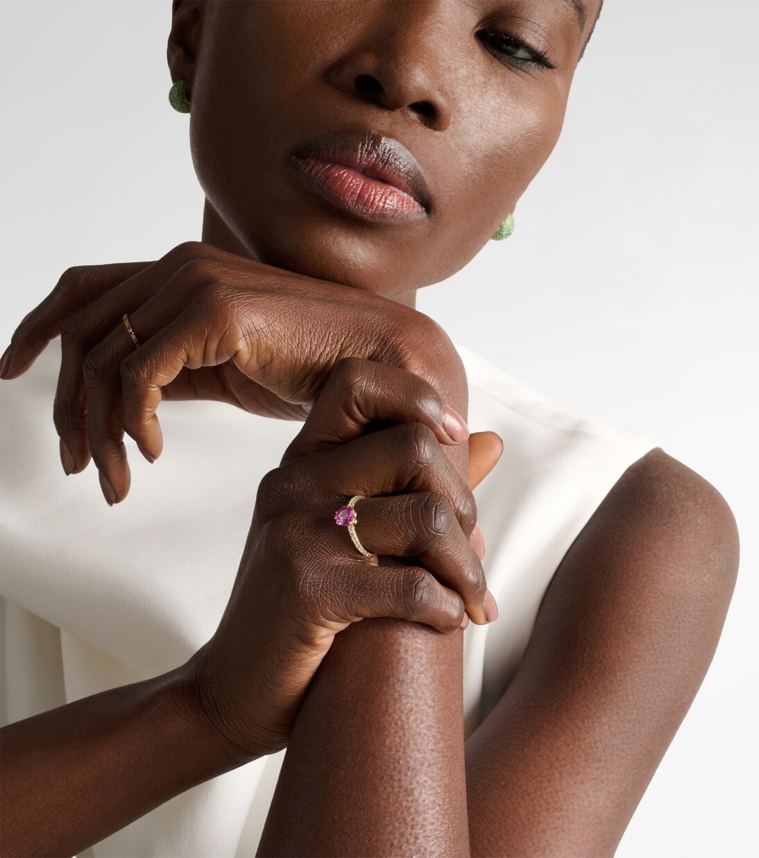 خاتم من الذهب عيار 18 قيراط مرصّع بالياقوت والألماس  | Anita Ko