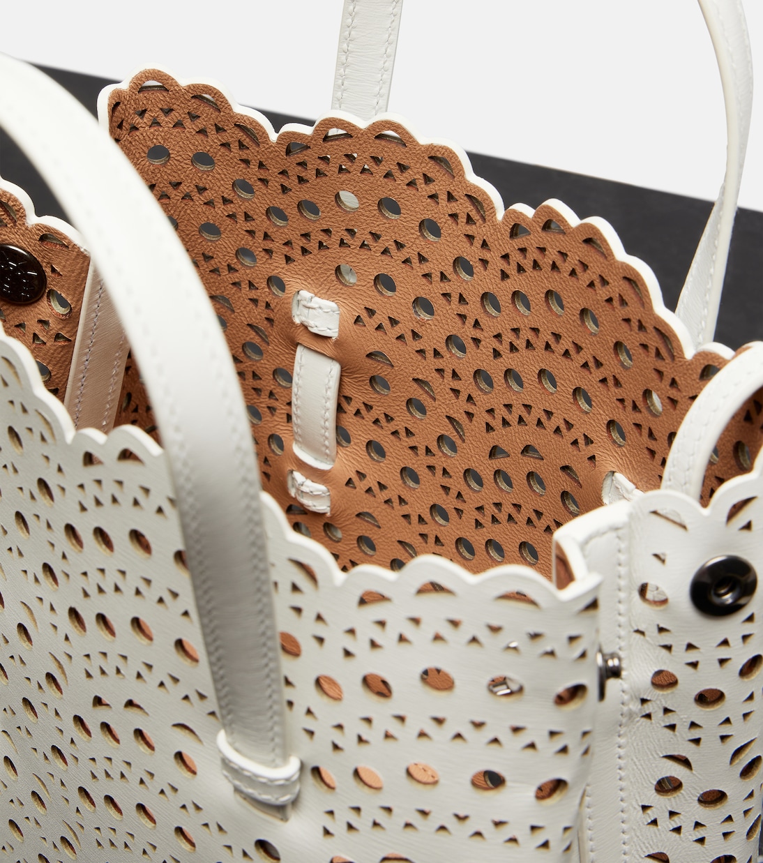 Le Mina 20 New Vienne leather tote bag | Alaïa