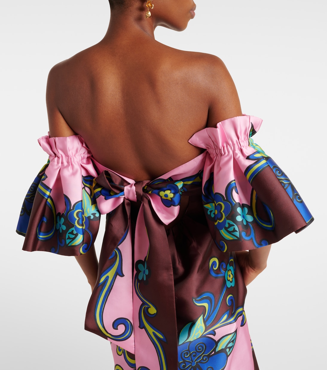 Robe longue en satin à encolure bardot | Alémais