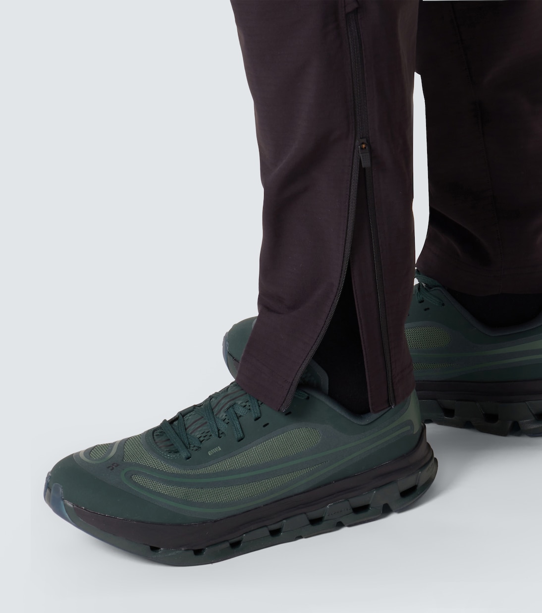 Weather track pants | On