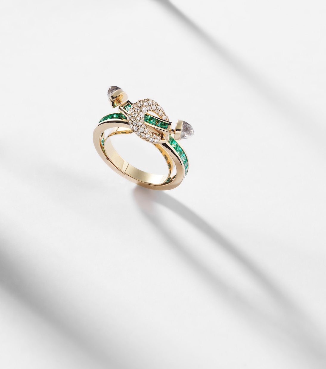 Ring Chakra aus 18kt Gelbgold (750/1000) mit Diamanten, Smaragden und Quarz | Ananya