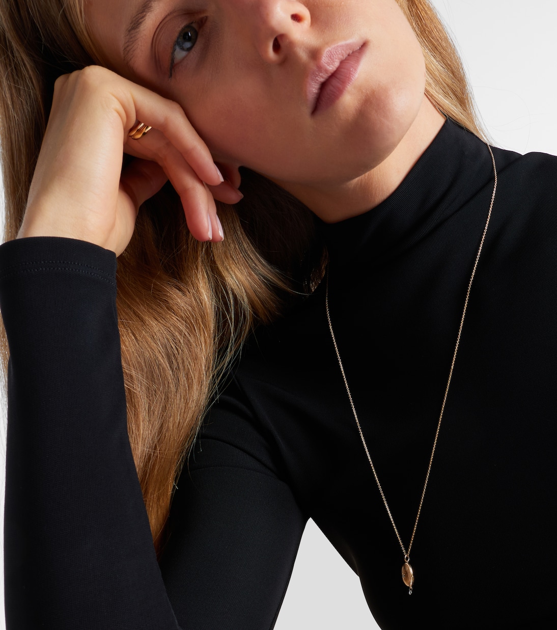 9kt gold locket necklace with diamonds | Persée