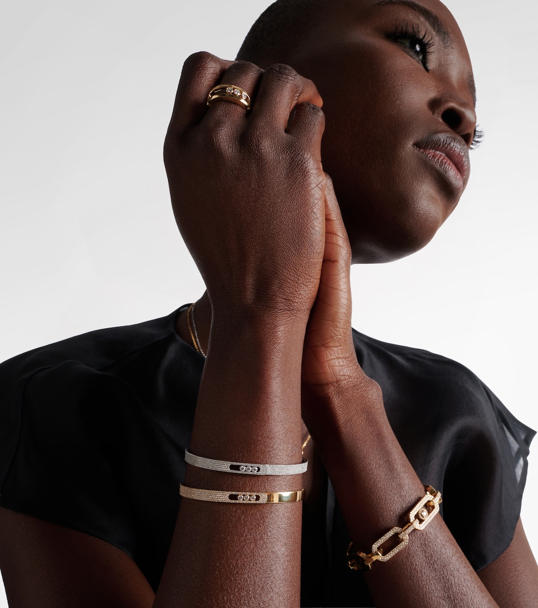 Move Noa 18kt white gold bangle with diamonds | Messika