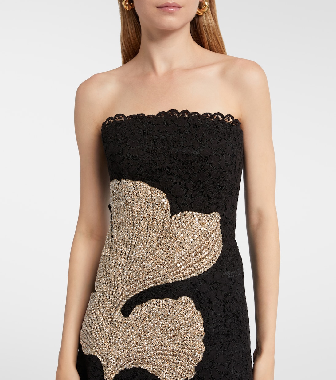 Robe Hallis aus Spitze mit Kristallen | Costarellos
