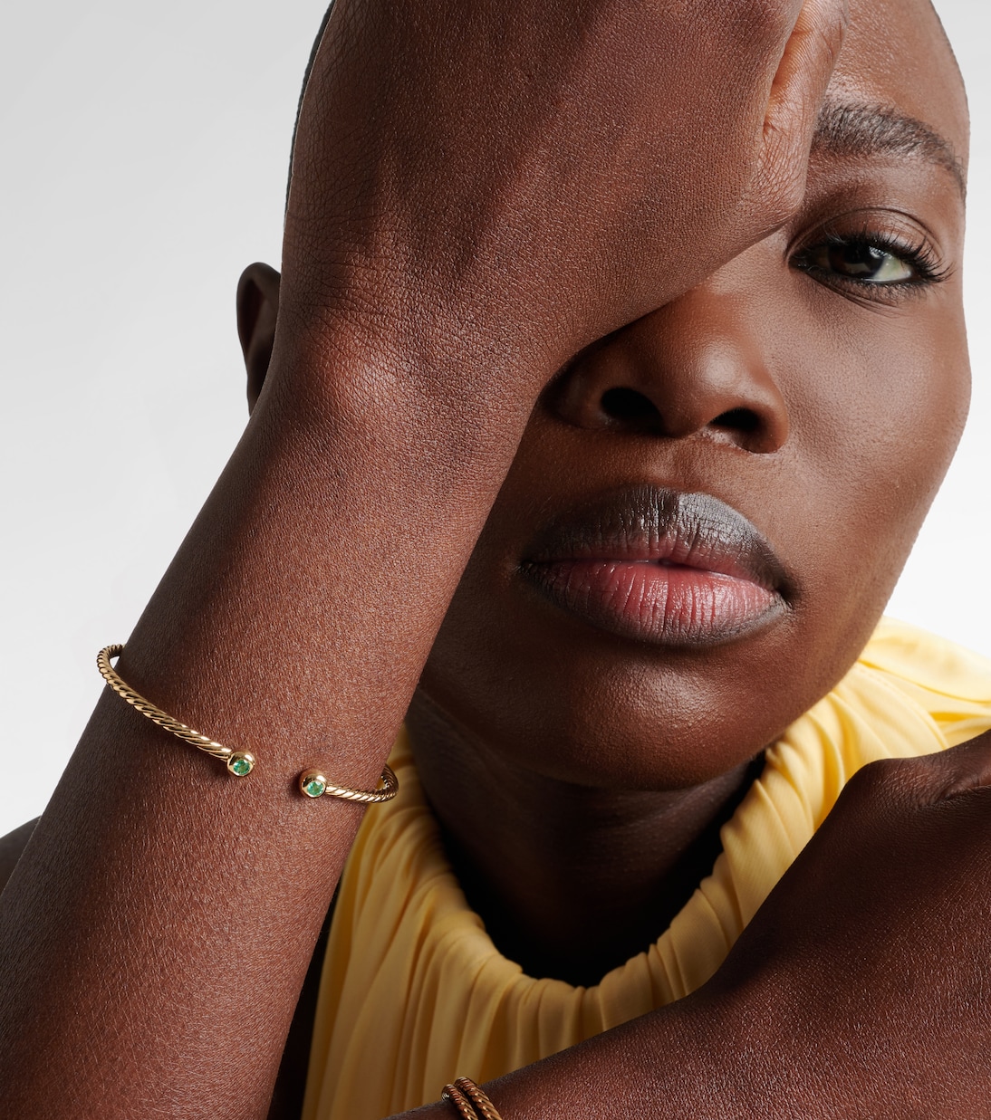 Bracciale Cablespira® Flex Micro in oro 18kt con smeraldi | David Yurman