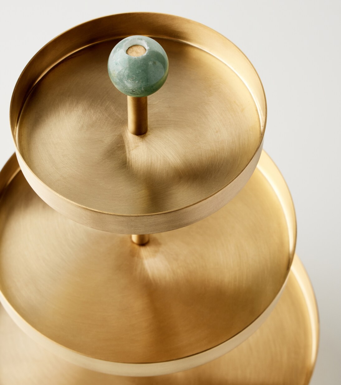 Alzata da portata placcata in oro | Natalia Criado