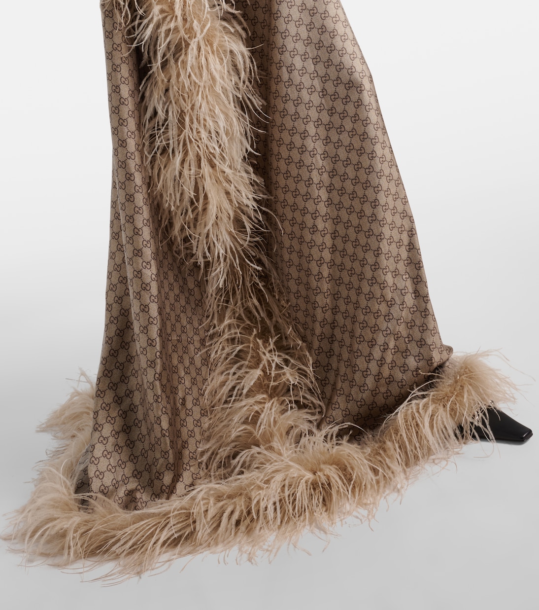 Caftano GG in twill di seta con piume | Gucci