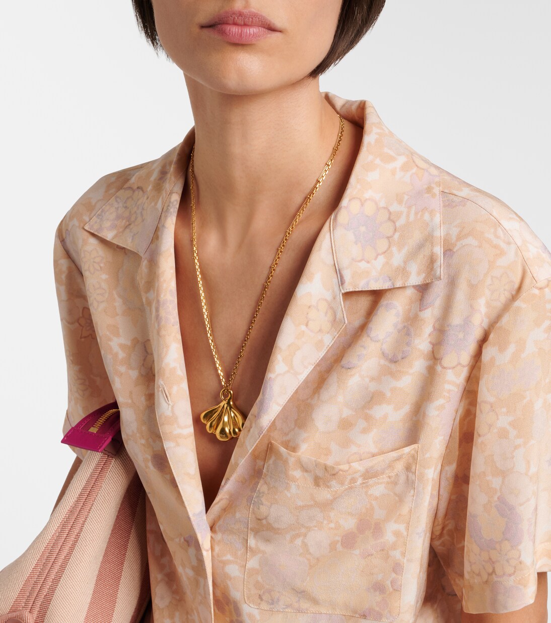 Shell pendant necklace | Chloé