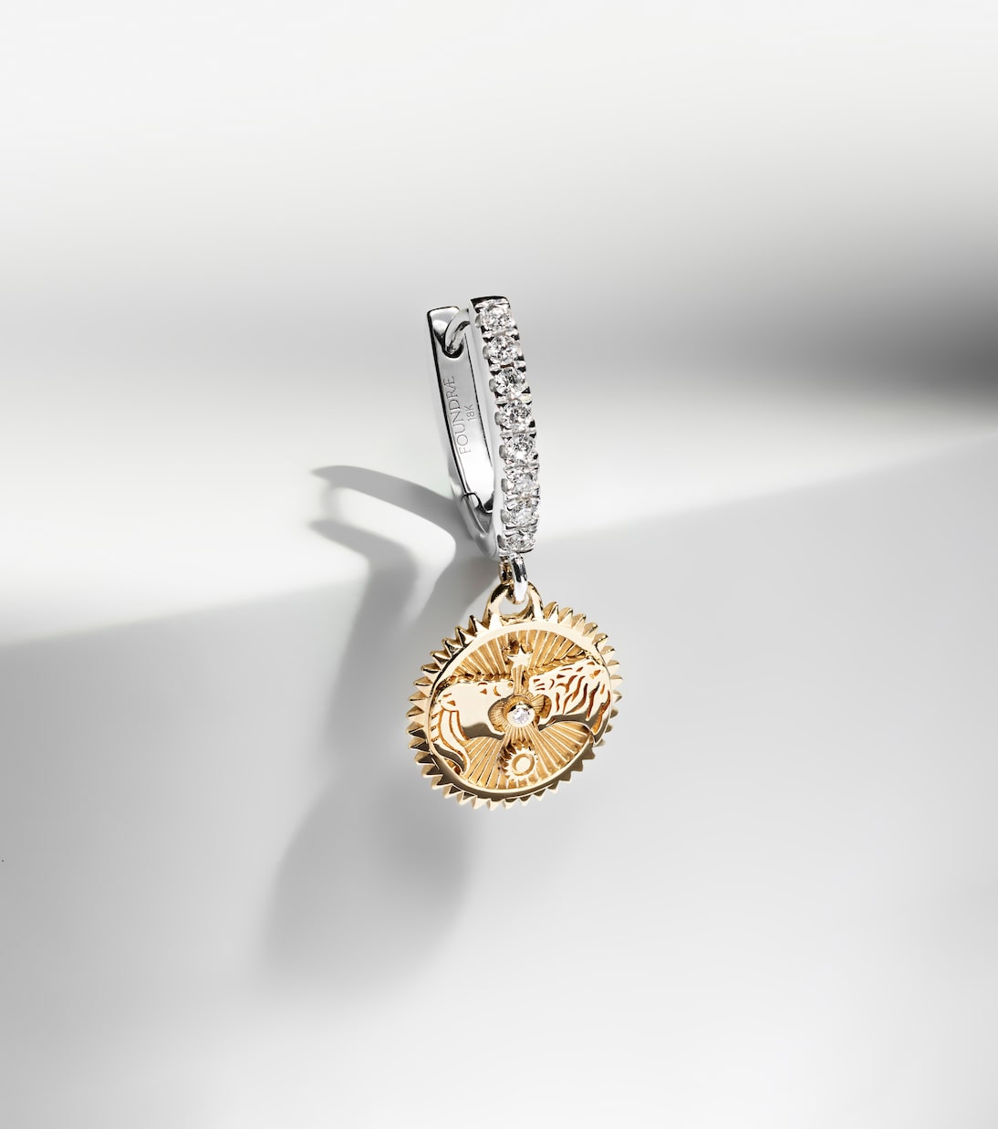 Boucle d'oreille unique Strength Mini en or 18 ct et diamants | FoundRae