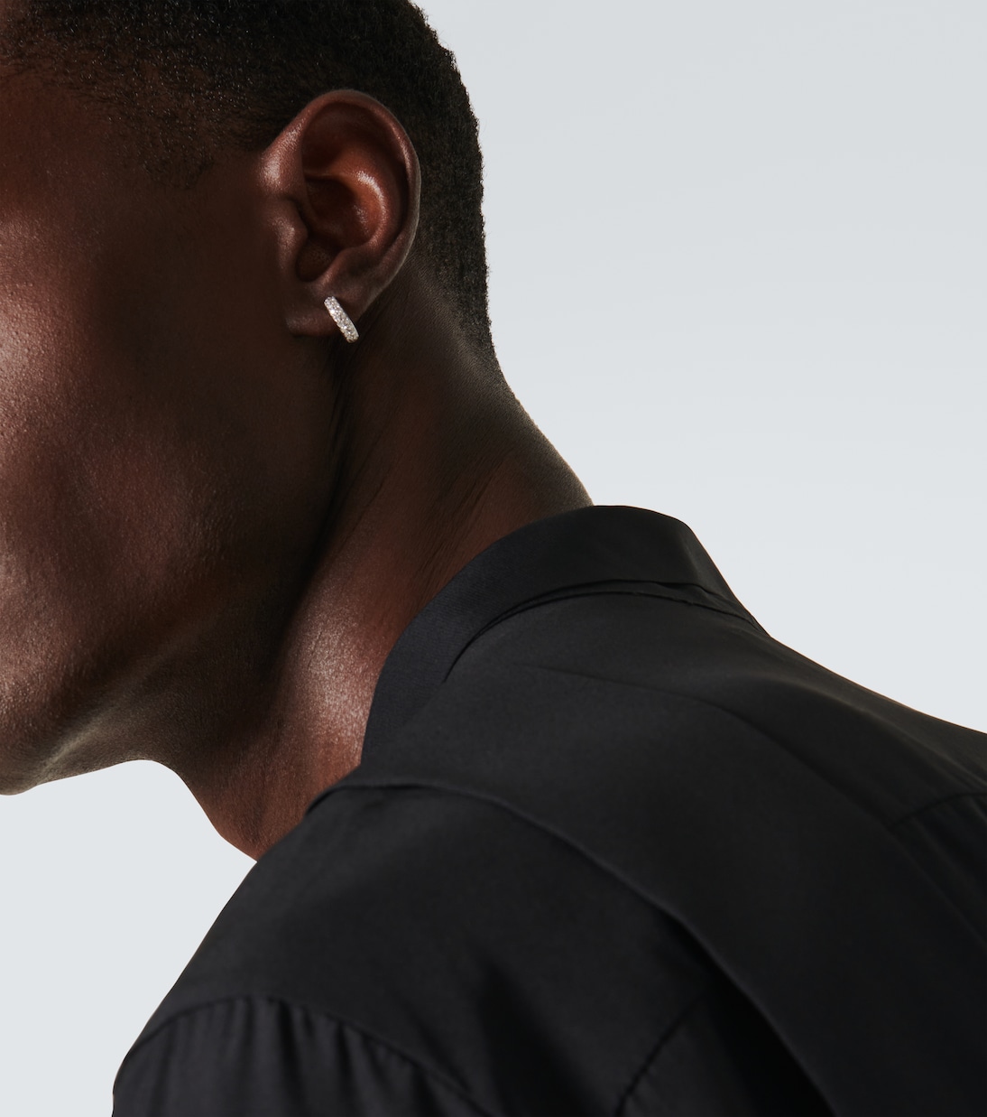 Orecchino singolo Macro Hoop Mini in oro bianco 18kt con diamanti | Spinelli Kilcollin